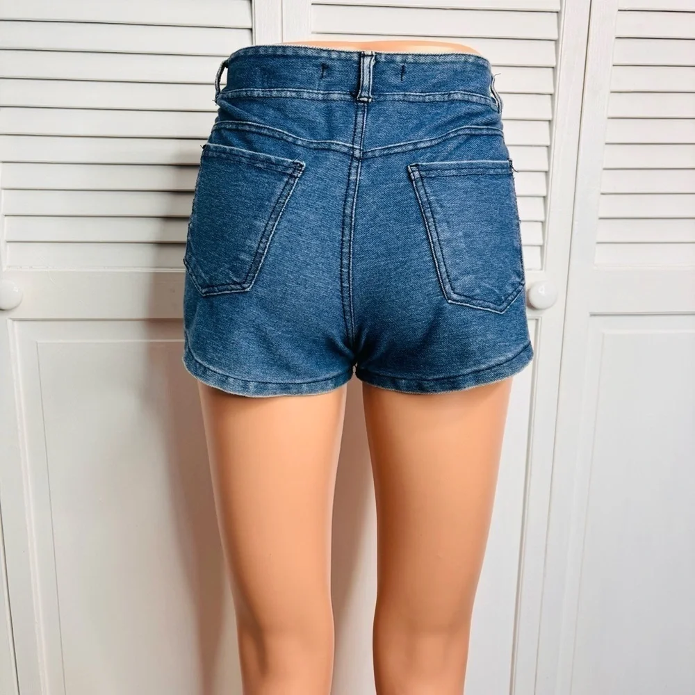 CLEAR ROCK Light Blue Jean Shorts Size Large